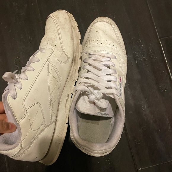 Reebok white sneakers! - Picture 2 of 4